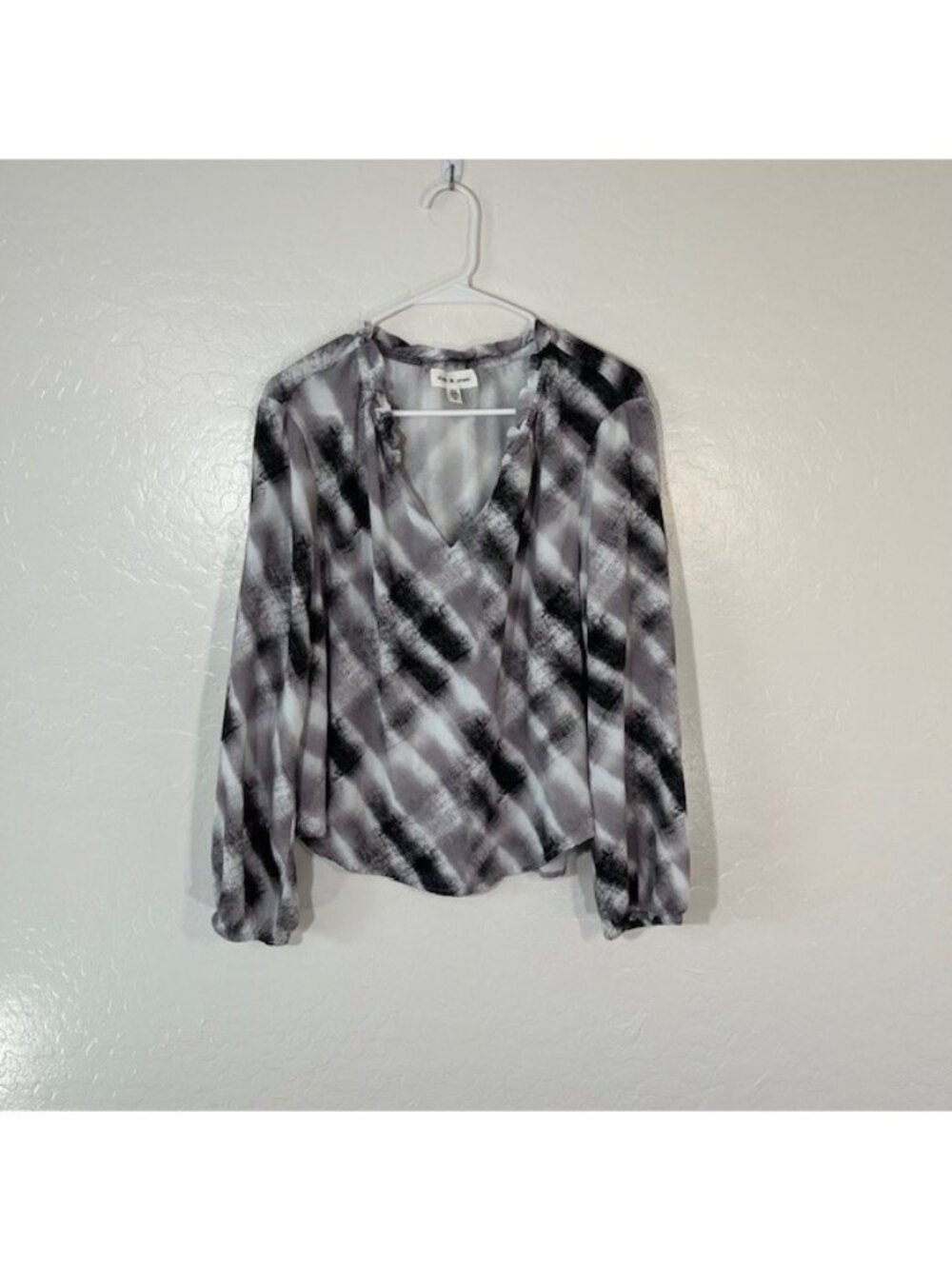 Cloth and Stone Top Womens Medium Ruffle Deep V Neck Blouse BOHO Gray Black